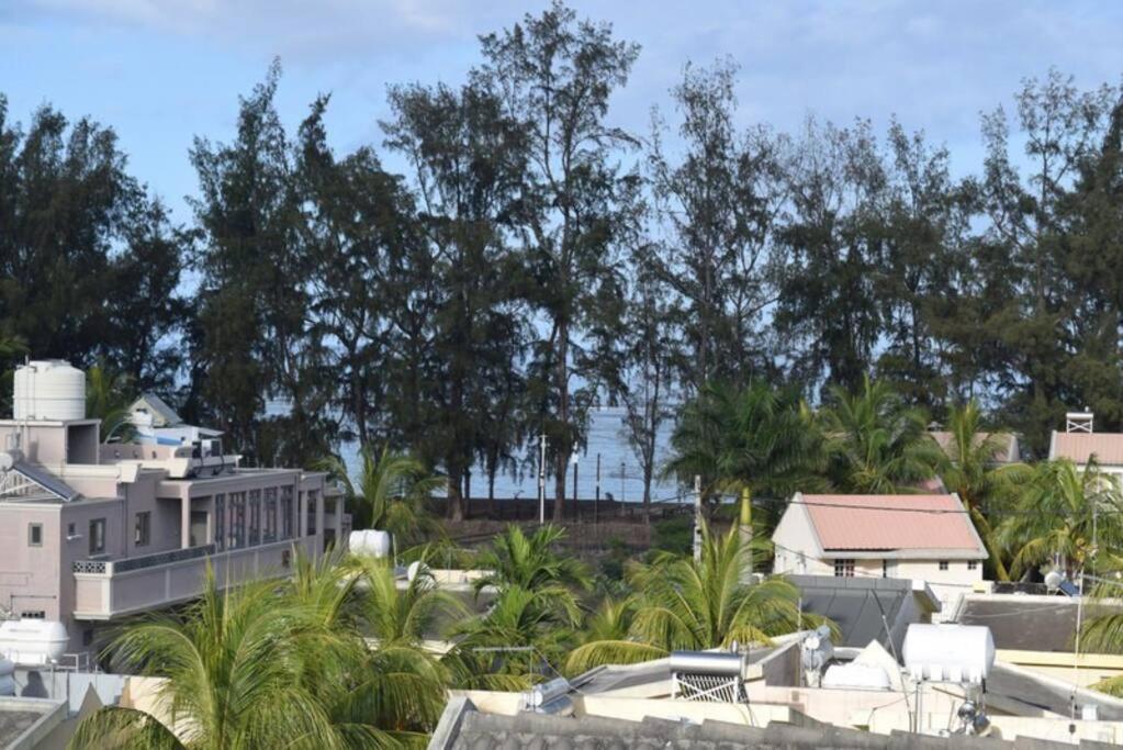 Westside Holidays Flic En Flac Beach Extérieur photo